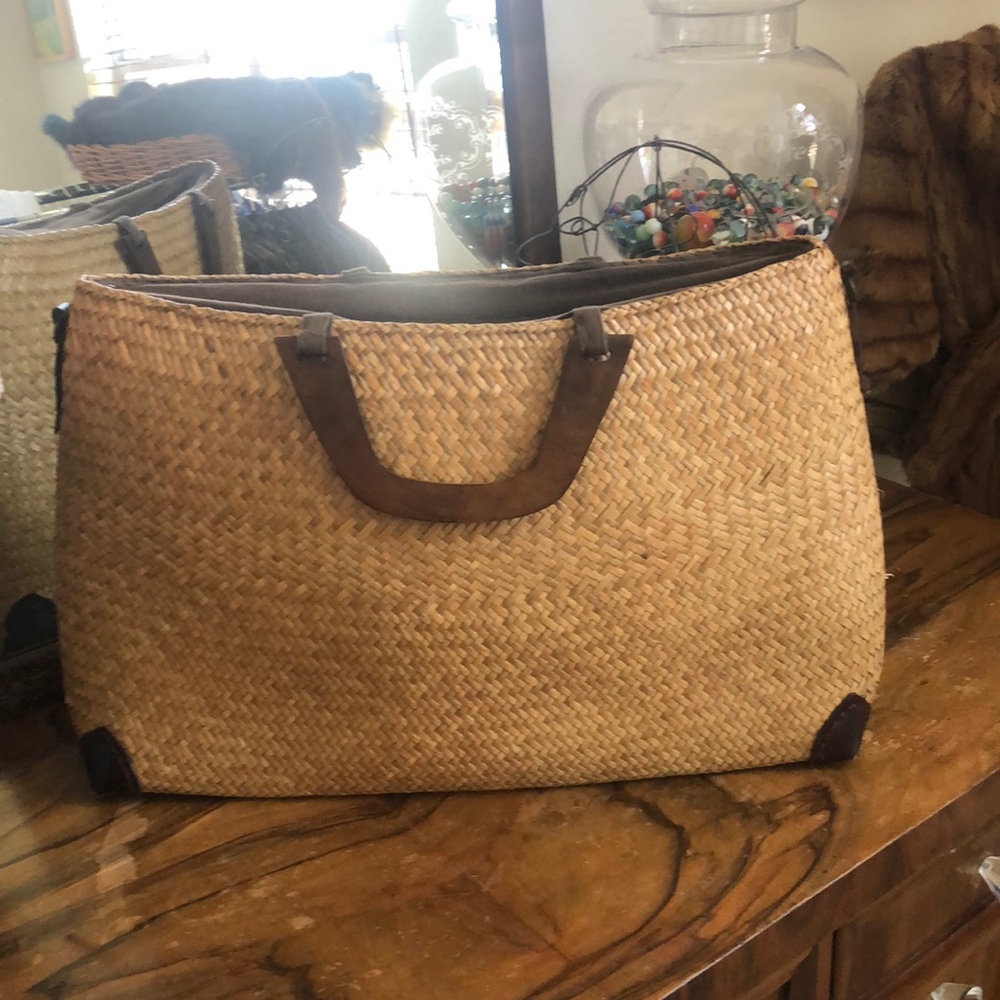 Straw bag with wooden handles